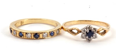 Lot 127 - Two gemset rings: to include an 18ct sapphire...