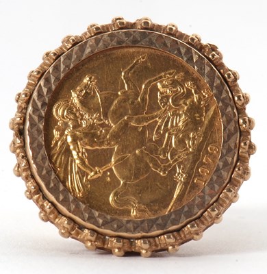 Lot 165 - A sovereign ring, the 1979 sovereign, with...