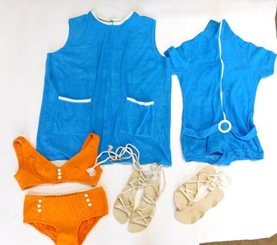 Lot 116 - A quantity of mid 20th century beachwear, to...
