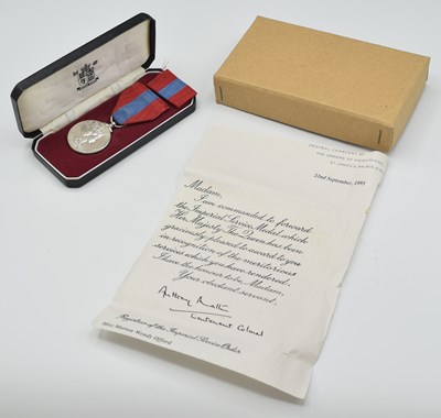 Lot 15 - Cased ERII imperial service medal impressed to...