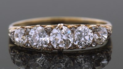 Lot 300 - Victorian five stone diamond ring featuring...