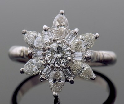 Lot 301 - Precious metal diamond star cluster ring...