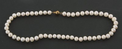 Lot 225 - A cultured pearl necklace, the cultured pearls,...
