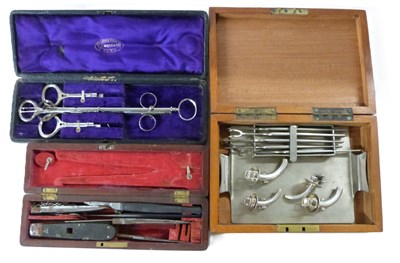 Lot 403 - Medical Interest: 3 boxes Knives and Instruments