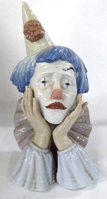Lot 283 - A Lladro clown head in original box, the clown...