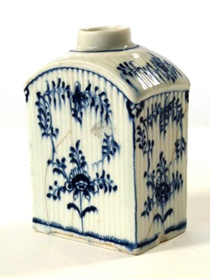 Lot 335 - An 18th Century Lowestoft porcelain tea caddy...
