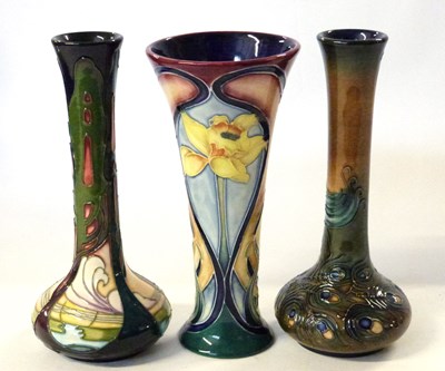 Lot 351 - A Moorcroft style vase Old Tupton ware...