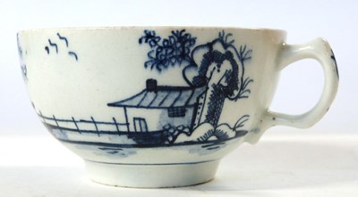 Lot 359 - A rare Lowestoft teacup in the Long Fence...