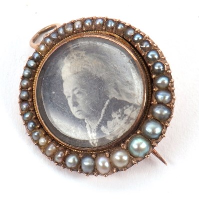Lot 140 - A Victorian seed pearl brooch, the round...