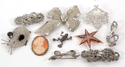 Lot 242 - A quantity of diamante and marcasite brooches,...