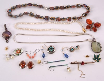 Lot 222 - A mixed lot of jewellery, to include an...