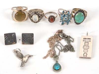 Lot 251 - A mixed lot of jewellery, to include a silver...