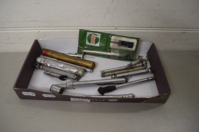 Lot 105 - BOX OF VINTAGE TYRE PRESSURE GAUGES