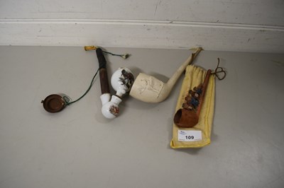 Lot 109 - LARGE VINTAGE CLAY PIPE MARKED 'DONOVAN',...