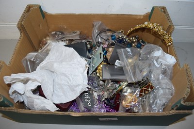 Lot 120 - LARGE BOX OF MIXED COSTUME JEWELLERY