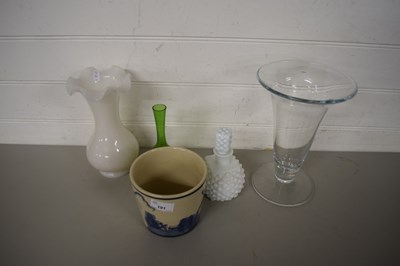 Lot 191 - MIXED LOT : GLASS VASES, SMALL MODERN DELFT...