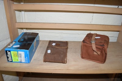 Lot 501 - MIXED LOT : VINTAGE CAMERAS COMPRISING KODAK...