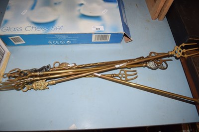 Lot 510 - COLLECTION OF BRASS TOASTING FORKS