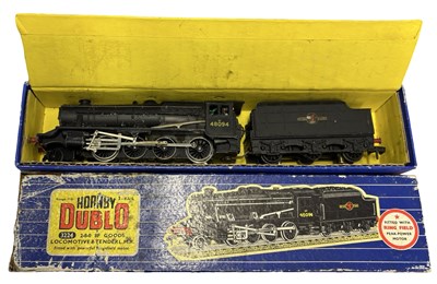 Lot 32 - A boxed Hornby Dublo 00 gauge 2-8-0 8F Goods...