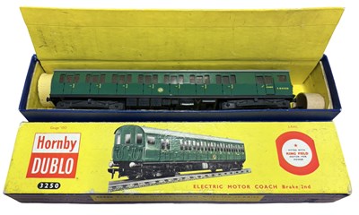 Lot 31 - A boxed Hornby Dublo 00 gauge 3-rail Electric...