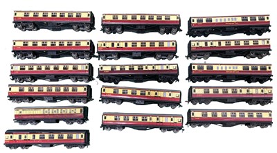 Lot 71 - A collection of various Hornby Dublo 00 gauge...