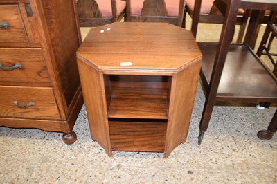 Lot 427 - EARLY 20TH CENTURY MAHOGANY OCTAGONAL TABLE...