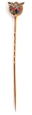 Lot 195 - An owl stick pin, the detachable head with...