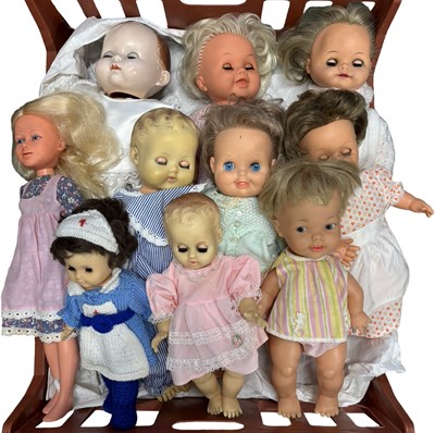 Lot 357 - A mixed lot of various vintage dolls, to...