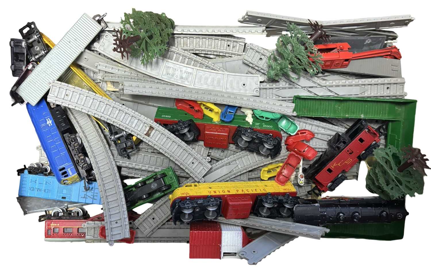 Lot 62 - A Lone Star 000 gauge train set and scenery.