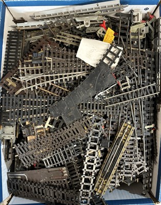 Lot 96 - A large collection of various 00 gauge model...