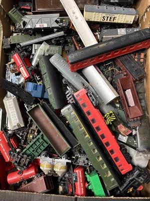 Lot 89 - A large box of mixed rolling stock, a/f