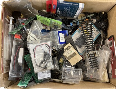 Lot 107 - A large box of model railway building...