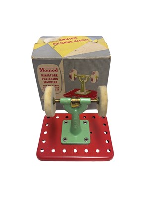 Lot 3 - A MAMOD TE1 traction engine, manual and...