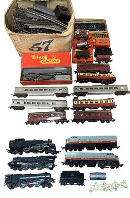 Lot 105 - A mixed lot of various Triang 00 gauge rolling...