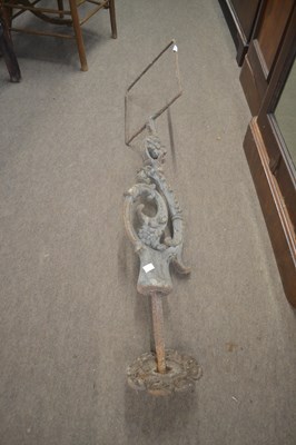 Lot 571 - A Victorian cast iron wall mounted light,...