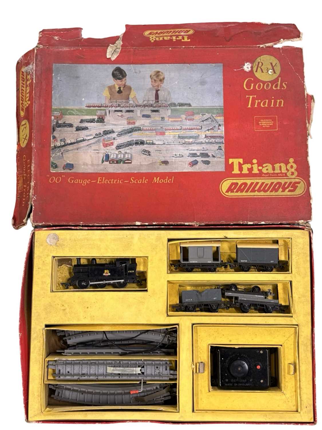 Lot 15 - A boxed Triang R3X 00 gauge train set...