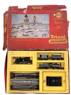 Lot 15 - A boxed Triang R3X 00 gauge train set...