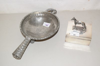 Lot 91 - Mixed Lot: A vintage Tinn Handarbeide, hand...