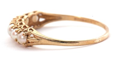 Lot 48 - A 9ct cultured pearl ring, the seven split...