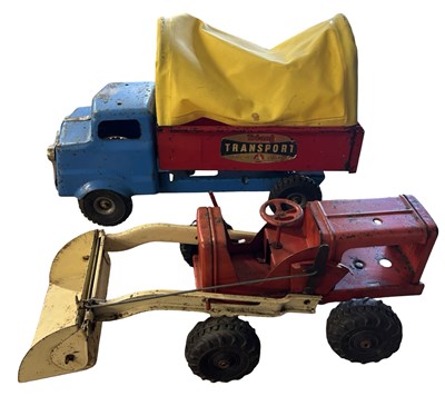 Lot 186 - A vintage Triang pressed steel covered Bedford...