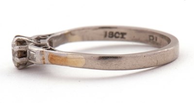 Lot 21 - A diamond ring, set with a European cut...