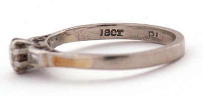 Lot 21 - A diamond ring, set with a European cut...