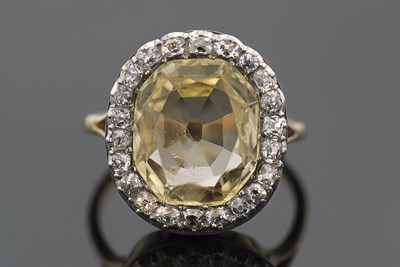 Lot 287 - A yellow sapphire and diamond ring, the...