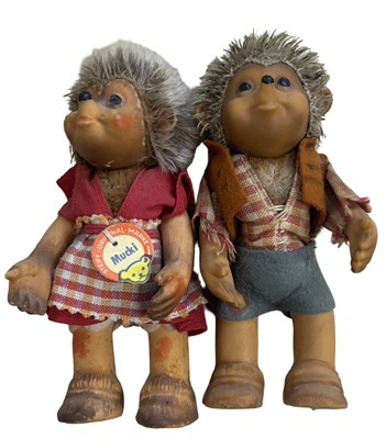 Lot 239 - A pair of vintage Steiff hedgehogs, Macki and...