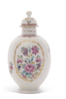 Lot 62 - An 18th Century Worcester porcelain tea caddy...