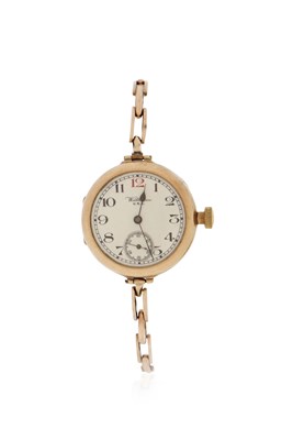 Lot 261 - A 9ct gold cased Waltham gents watch, the...
