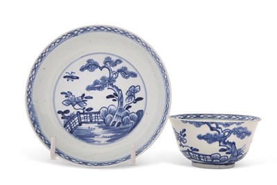 Lot 106 - A Vauxhall porcelain blue & white tea bowl and...