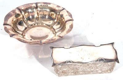 Lot 173 - George V silver small shallow bowl of circular...