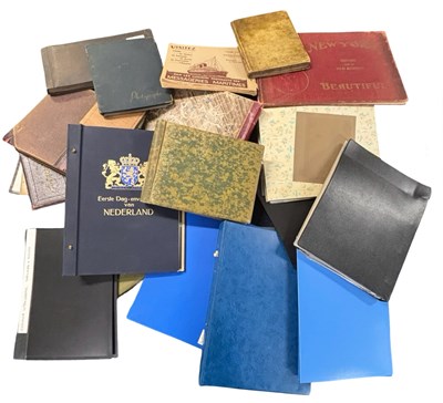 Lot 1058 - 1 Box of scrap albums, photographs albums,...