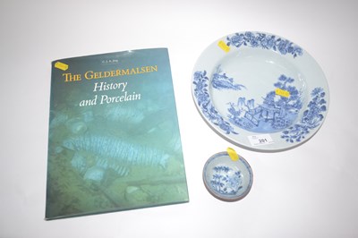 Lot 201 - A Chinese porcelain tea bowl of the exterior...